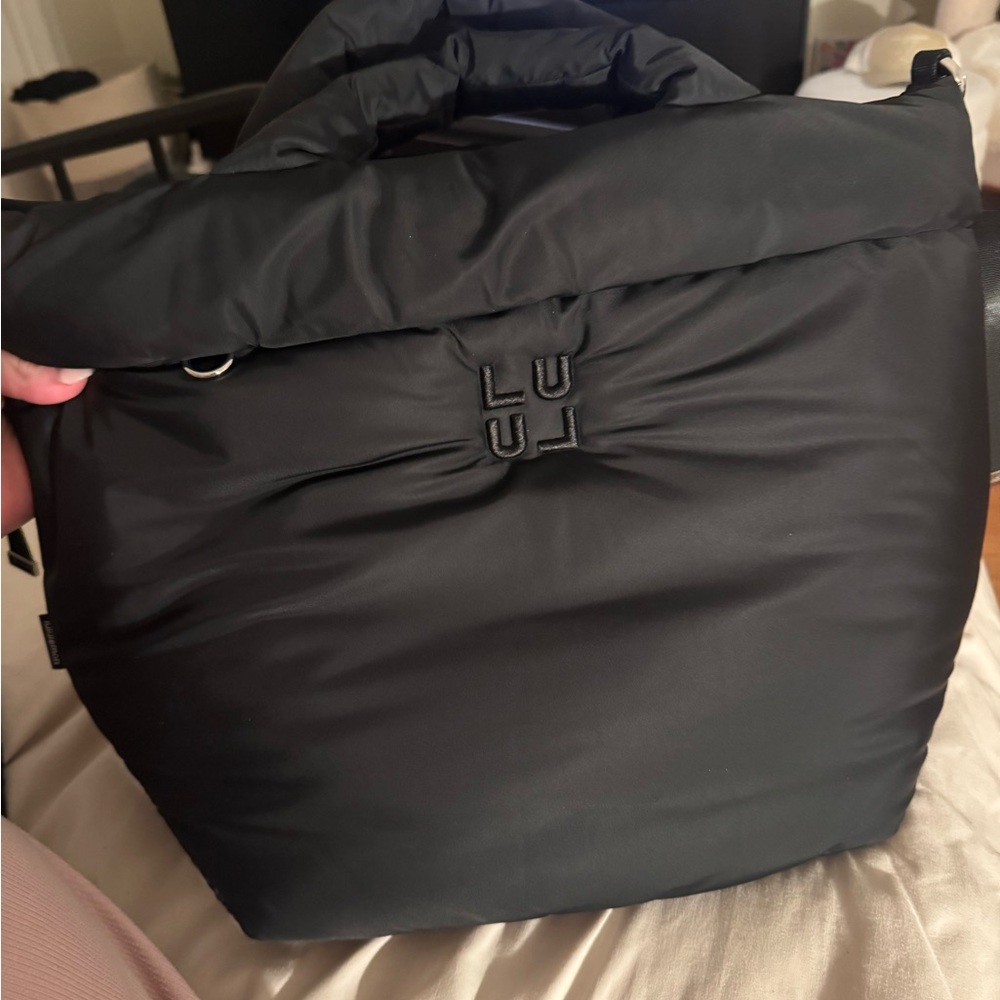 Lululemon on my level puffy tote bag
